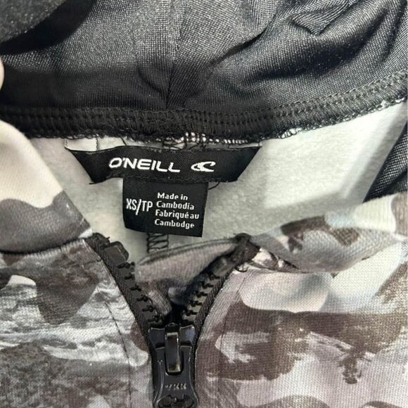 O’Neill boys one piece pajama onsie. Size XS. (6/7). Excellent condition. - Picture 4 of 11